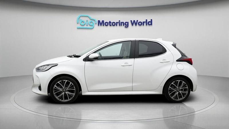 Used Toyota Yaris Hybrid 114 HP (83 kW) 2023 White Hatchback