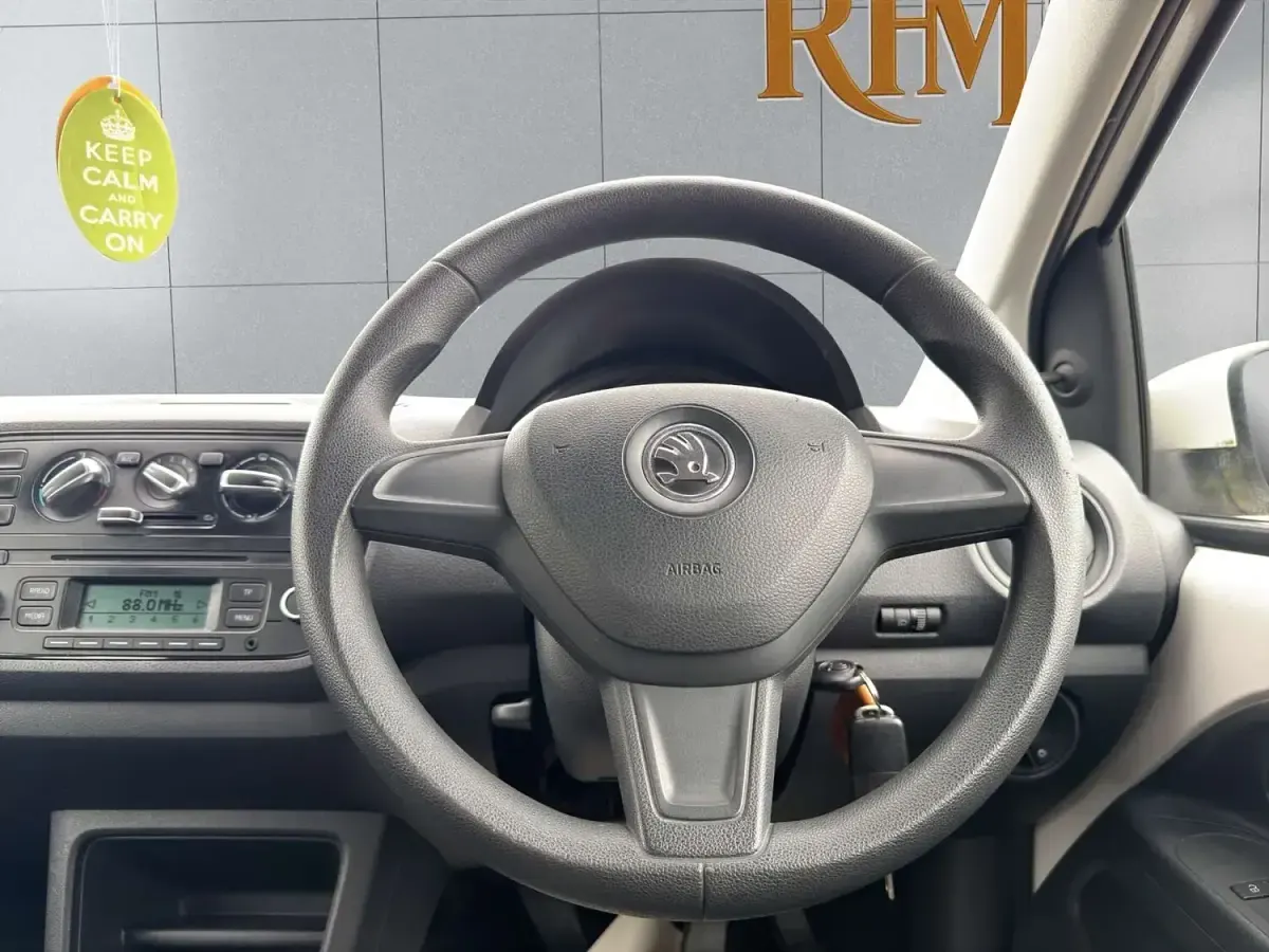 Used Skoda Citigo SE 60 HP (44 kW) 2013 White Hatchback