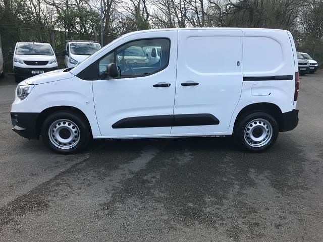 Used Vauxhall Combo 100 HP (73 kW) 2022 White MPV