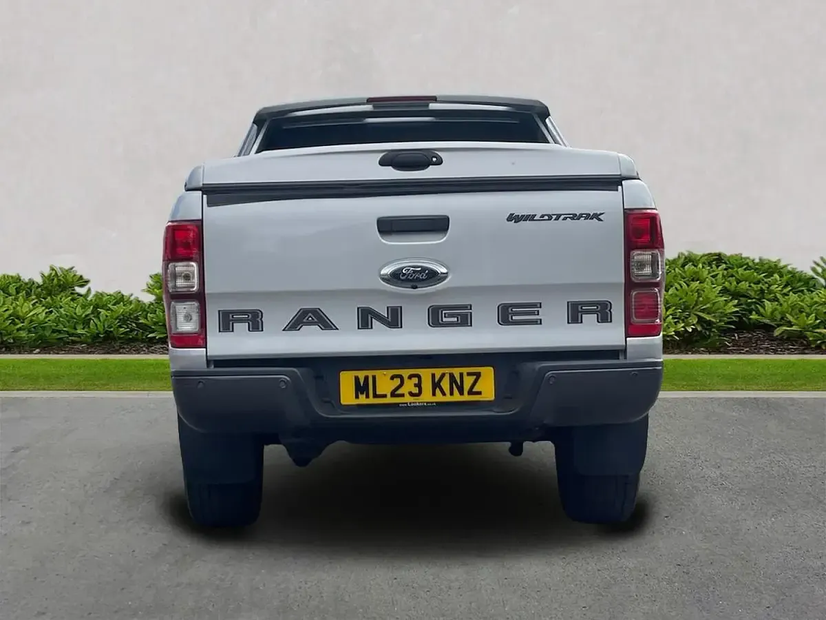 Usado Ford Ranger Wildtrack 213 CV (156 kW) 2023 Plateado Pickup/Camioneta