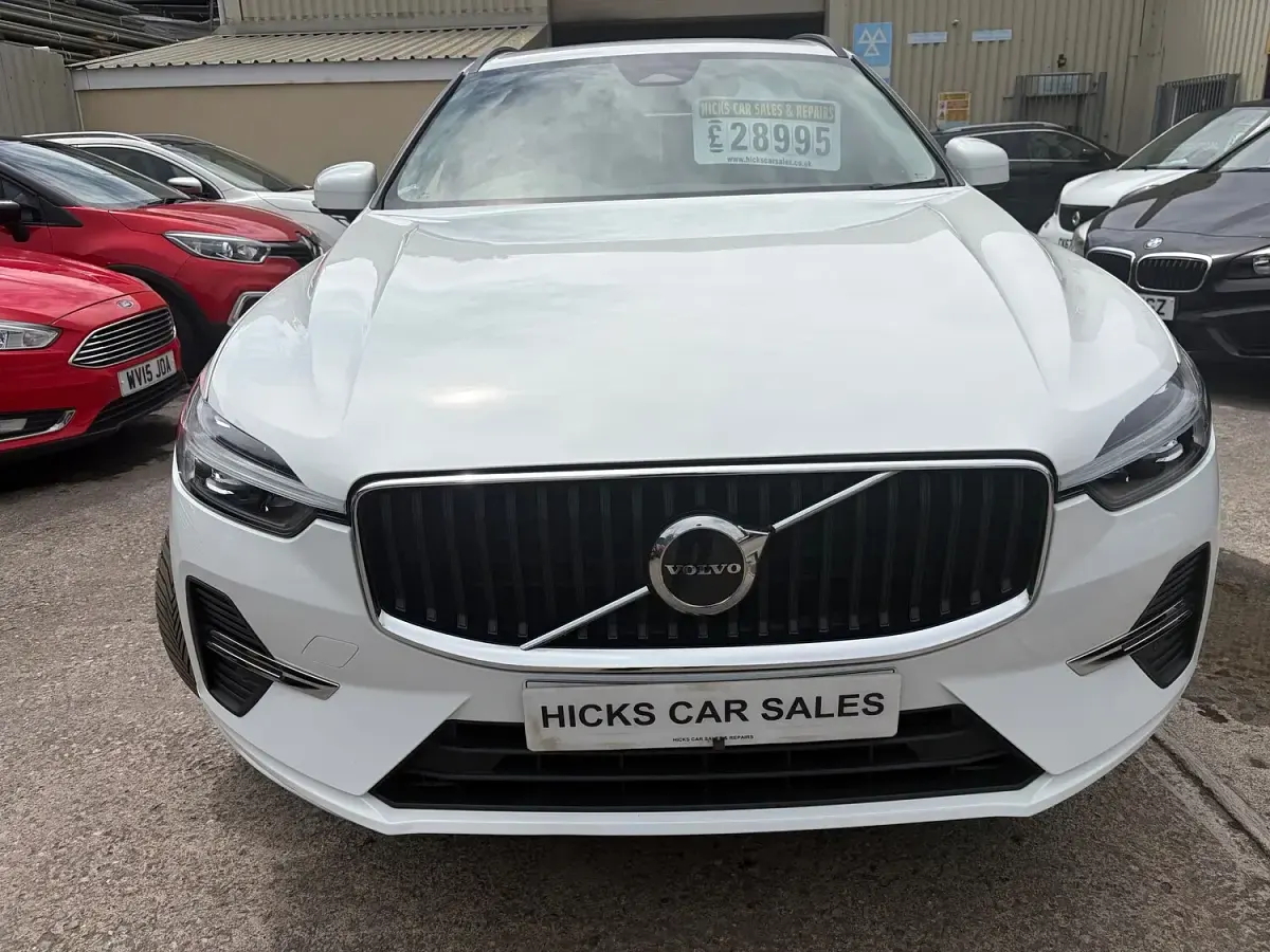 Used Volvo XC60 Momentum 2022 White SUV