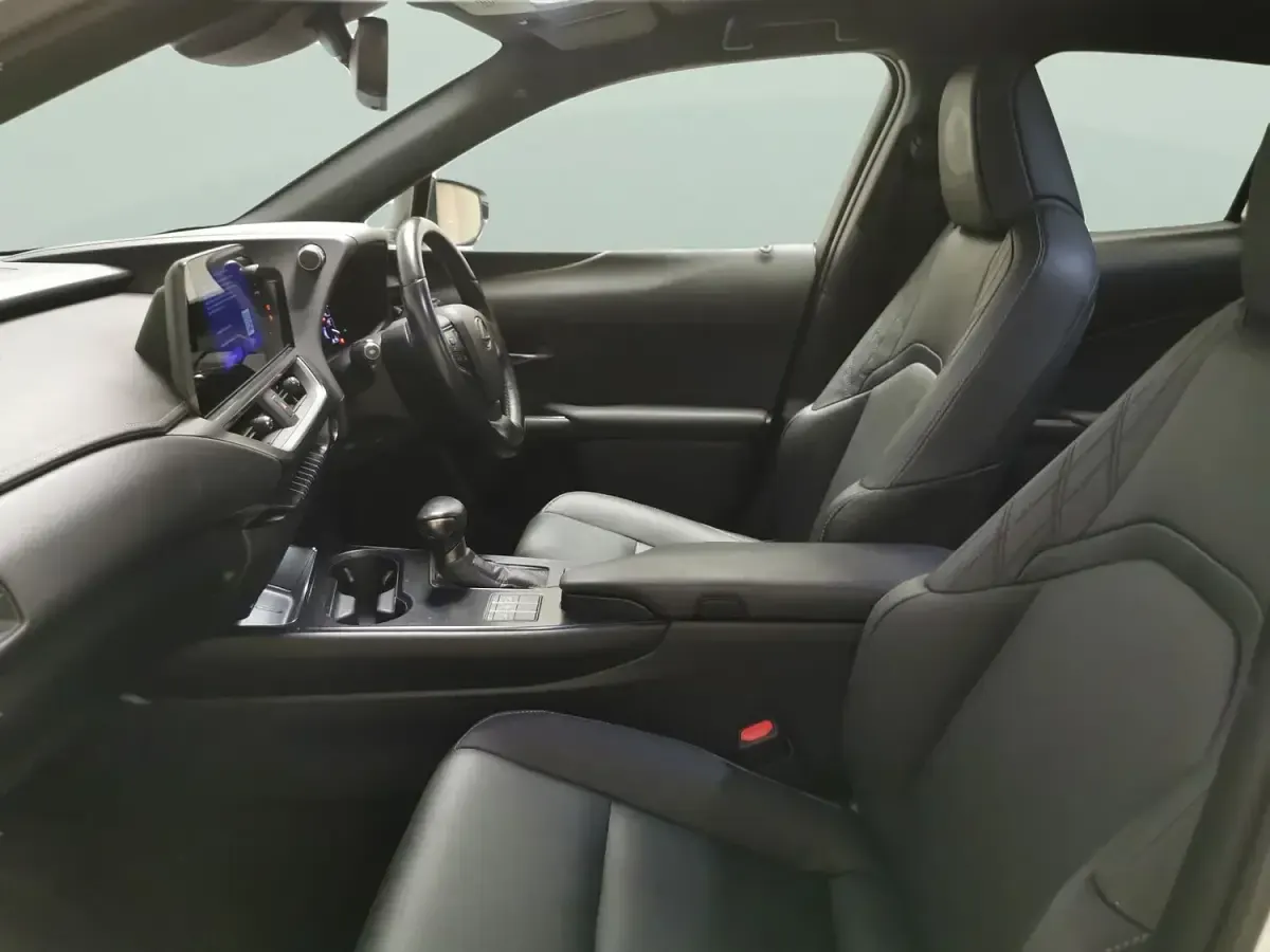 Used Lexus UX Sport Design Packet 184 HP (135 kW) 2023 White SUV
