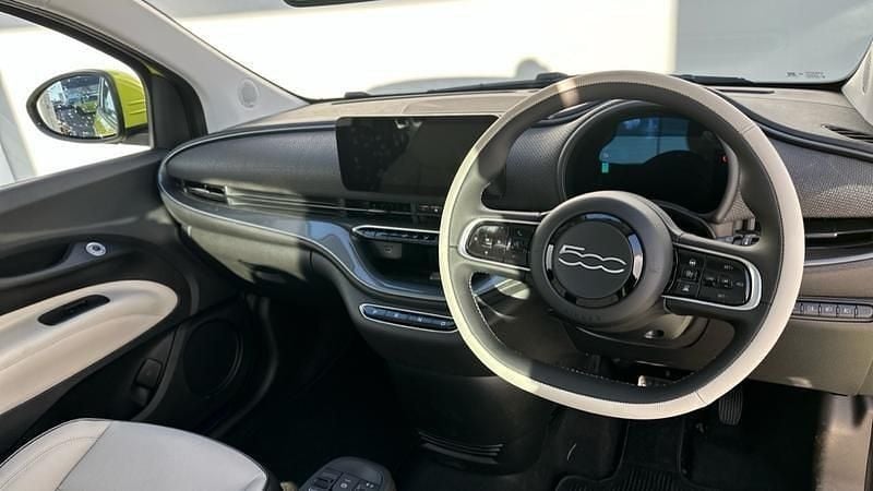 Used Fiat 500e La Prima 86 kW (118 HP) 2024 Green Hatchback