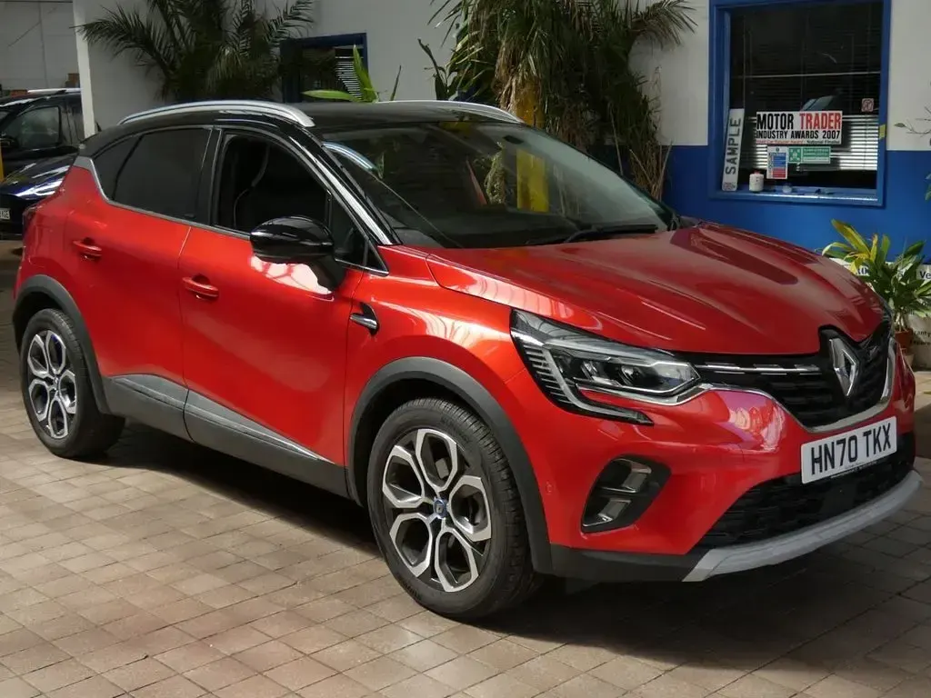 Used Renault Captur Version S 143 HP (105 kW) 2020 Red SUV