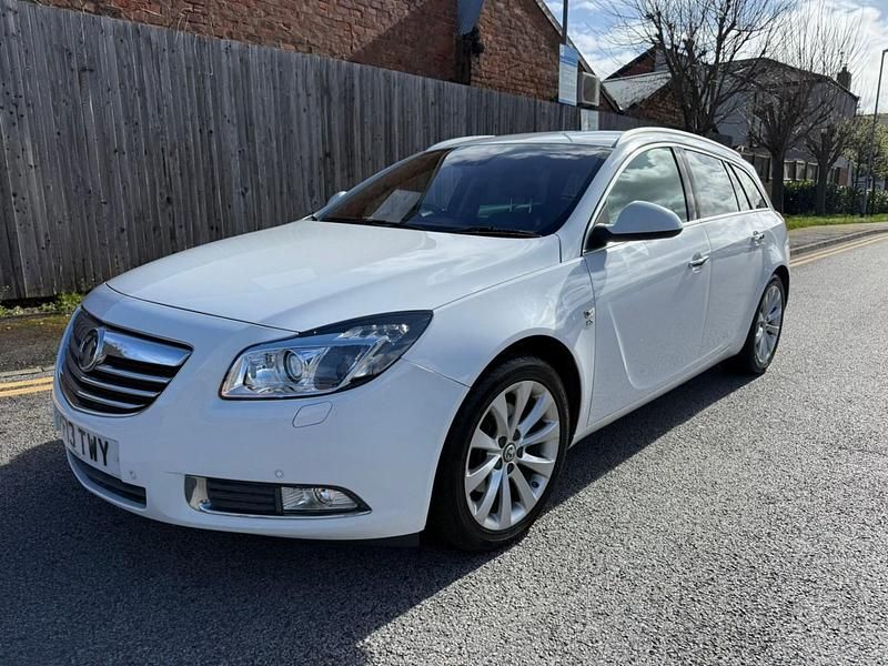 Used Vauxhall Insignia Elite 160 HP (117 kW) 2013 White Estate