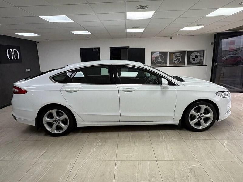 Usado Ford Mondeo Titanium 240 HP (176 kW) 2017 Branco Citadino