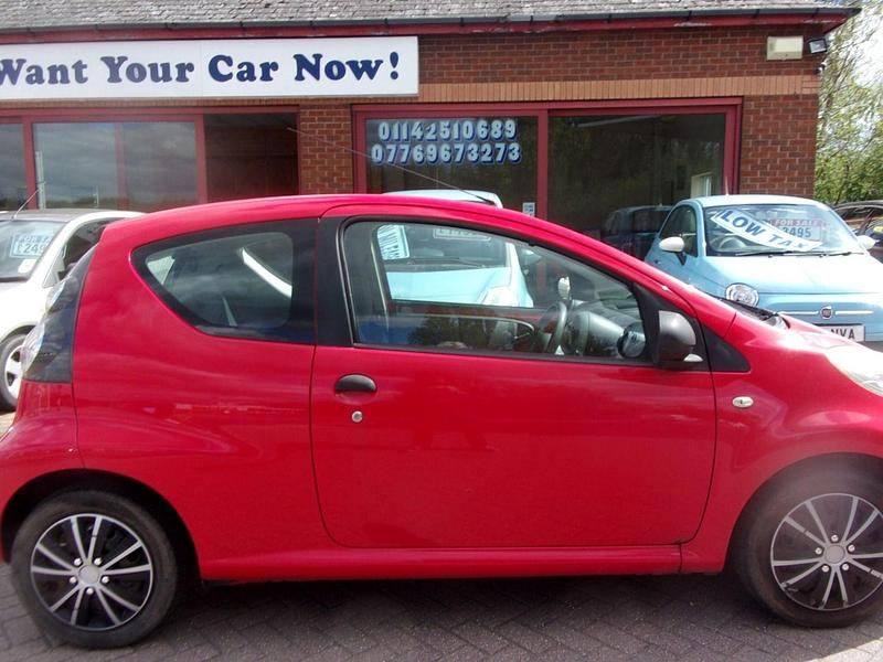 Used Citroën C1 68 HP (50 kW) 2011 Red Hatchback