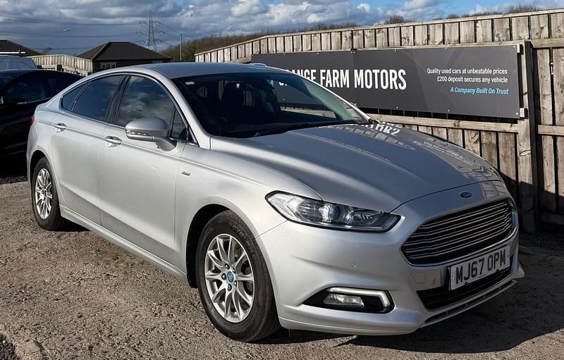 Usado Ford Mondeo Titanium 150 HP (110 kW) 2017 Prateado Citadino