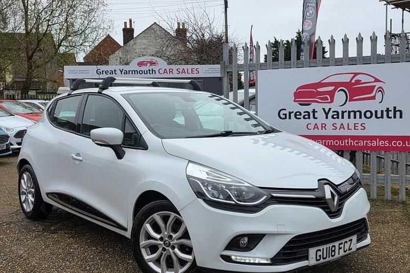 Used Renault Clio IV Dynamique 90 HP (66 kW) 2018 White Hatchback