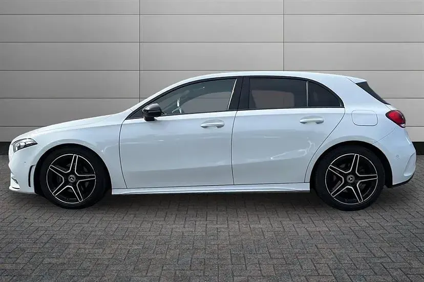 Używany Mercedes A200 Executive 163 KM (119 kW) 2023 Biały Hatchback