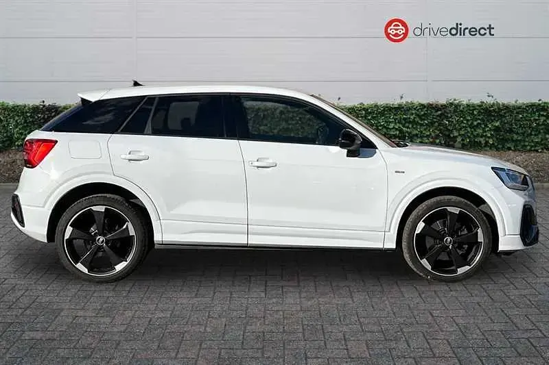 Used Audi Q2 Black Edition 150 HP (110 kW) 2021 White SUV
