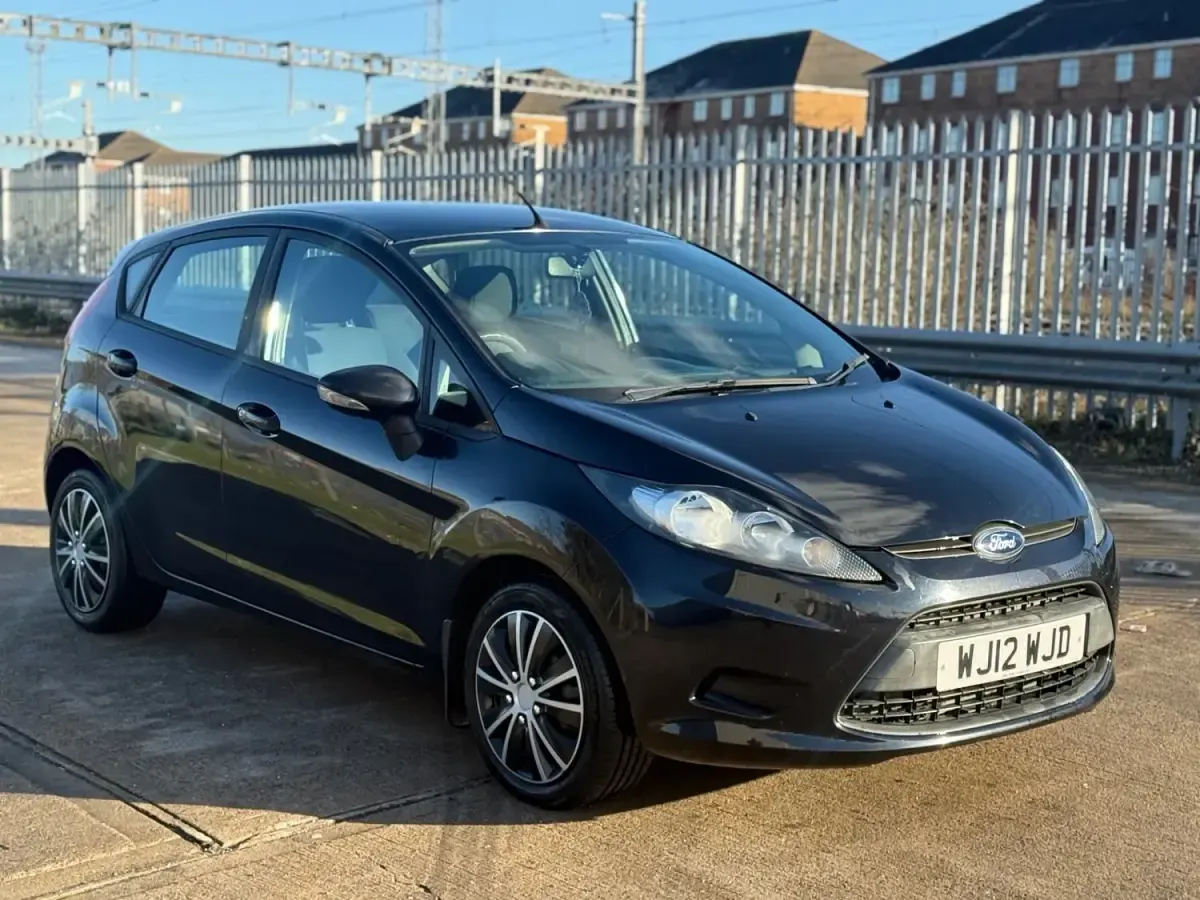 Begagnad Ford Fiesta 82 HK (60 kW) 2012 Svart Halvkombi
