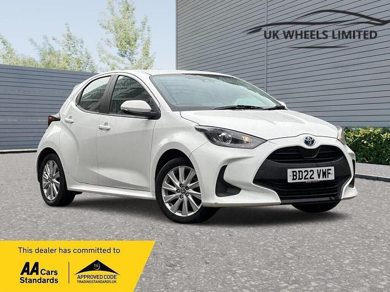 White Used 2022 Toyota Yaris Hybrid Hatchback | £11,790 (Super price) - Image 1/3