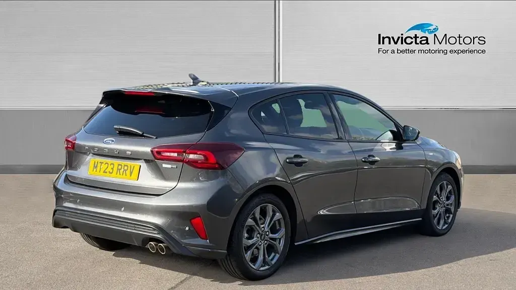 Second-hand Ford Focus ST-Line 155 CP (114 kW) 2023 Gri Hatchback