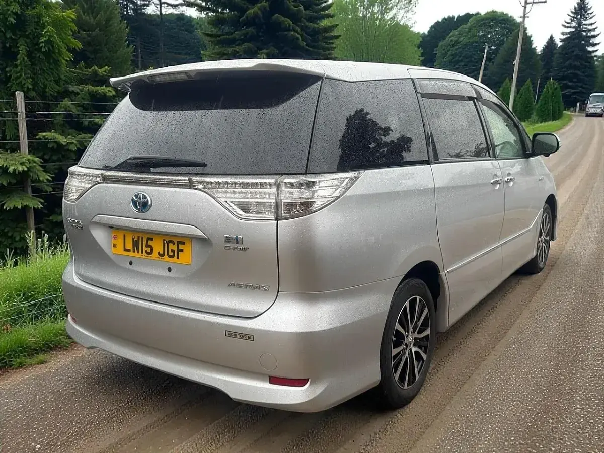 Used Toyota Estima Hybrid 2015 Silver MPV