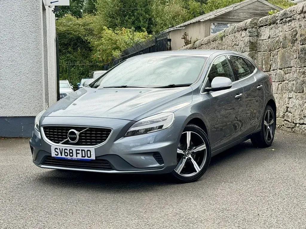 Used Volvo V40 R-Design 122 HP (89 kW) 2018 Grey Hatchback