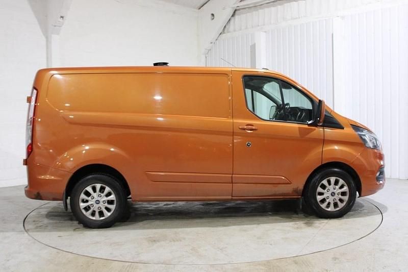 Used Ford Transit Custom Limited 130 HP (95 kW) 2021 Orange Van