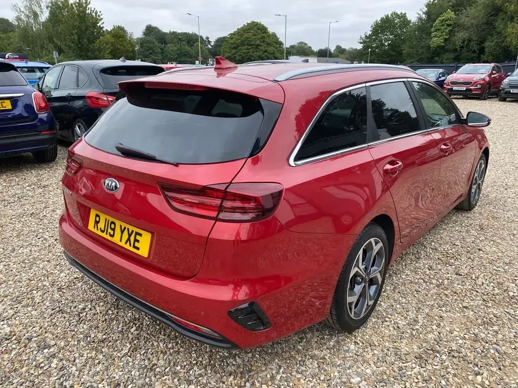Used Kia Ceed Sportswagon 114 HP (83 kW) 2019 Red Estate