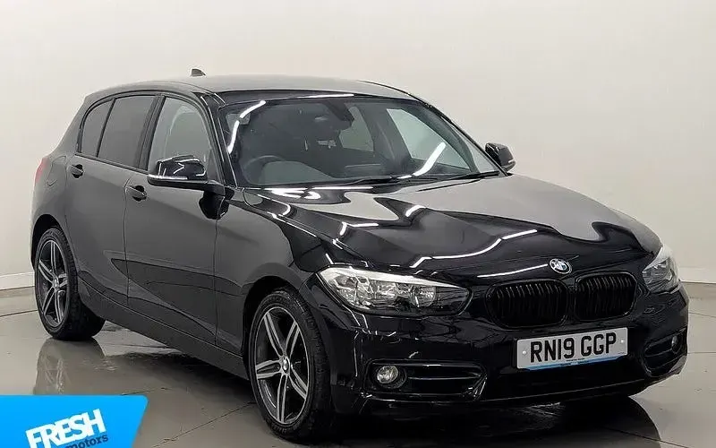 Begagnad BMW 118 Sport Line 136 HK (100 kW) 2019 Halvkombi