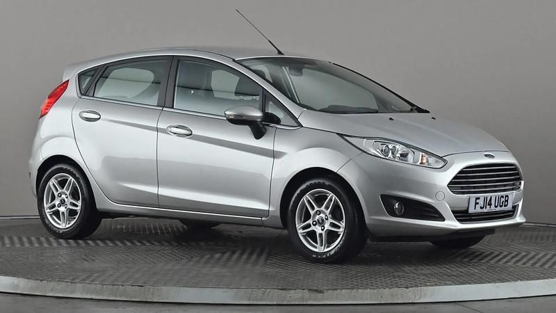 Used Ford Fiesta Zetec 105 HP (77 kW) 2014 Silver Hatchback