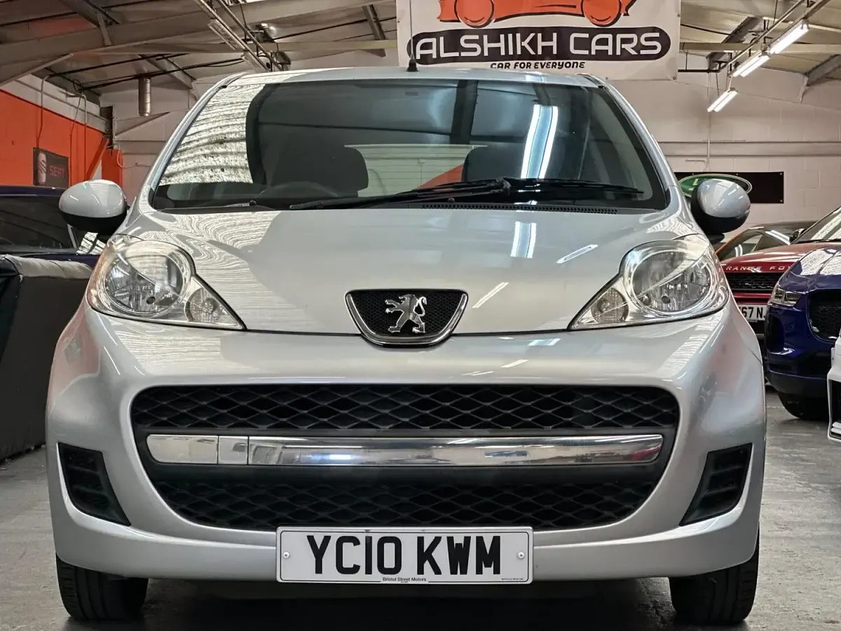 Used Peugeot 107 68 HP (50 kW) 2010 Silver Hatchback