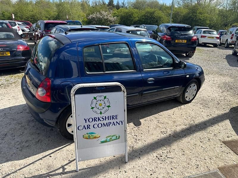 Used Renault Clio II Expression 2005 Blue Hatchback