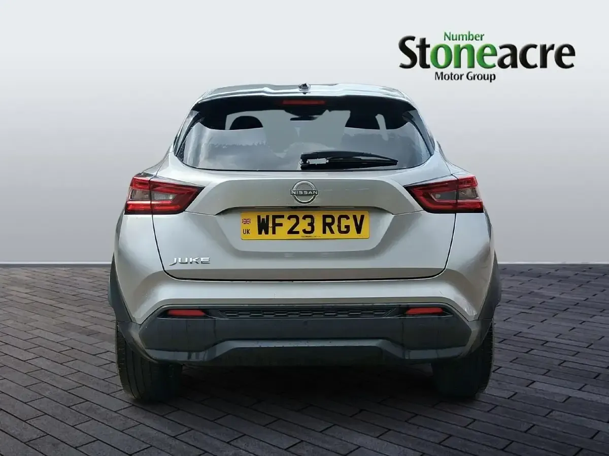 Used Nissan Juke N-Connecta 114 HP (83 kW) 2023 Silver SUV