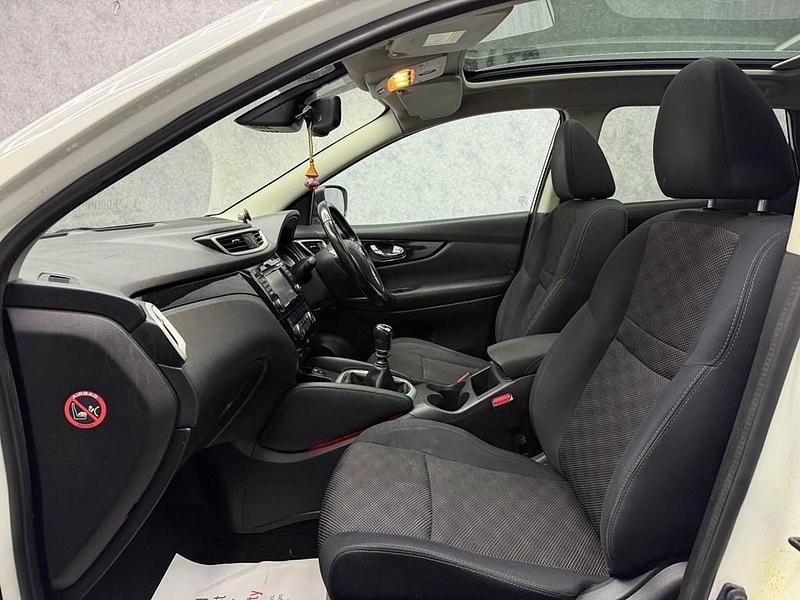 Used Nissan Qashqai N-TEC 2015 White SUV