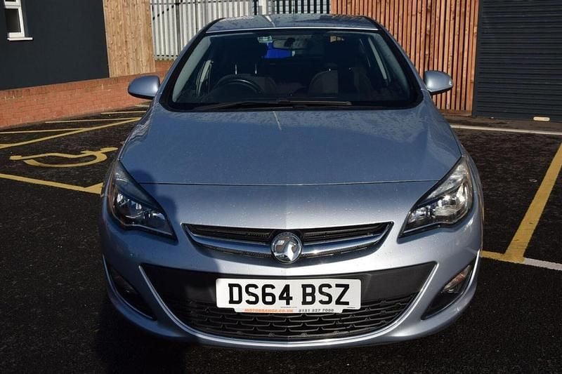Used Vauxhall Astra SRi 115 HP (84 kW) 2014 Silver Hatchback