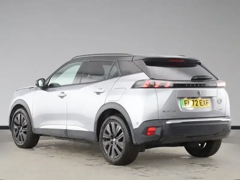 Second-hand Peugeot 2008 Premium 100 kW (136 CP) 2023 Gri SUV