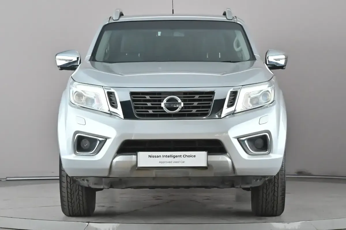Used Nissan Navara Tekna 190 HP (139 kW) 2017 Silver Pickup