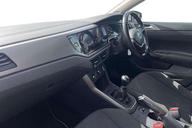 Used VW Polo SE 95 HP (69 kW) 2018 White Hatchback