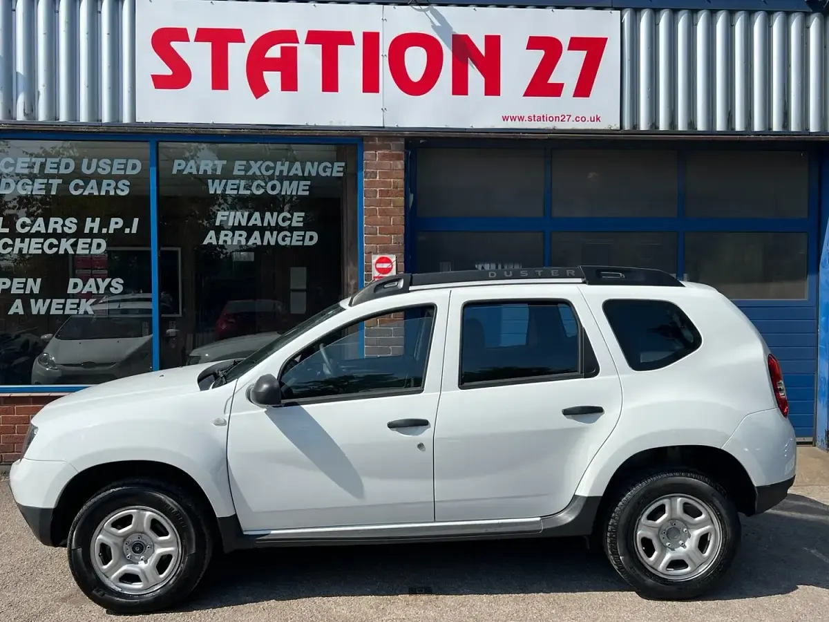 Used Dacia Duster Ambiance 110 HP (80 kW) 2017 White SUV
