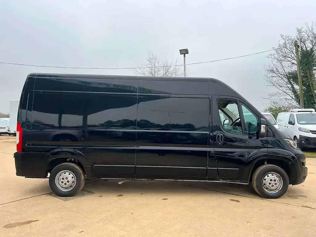 Used Peugeot Boxer S 140 HP (102 kW) 2022 Black Van