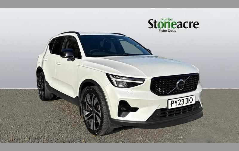 White Used 2023 Volvo XC40 Ultimate SUV | £26,318 (Super price) - Image 1/4