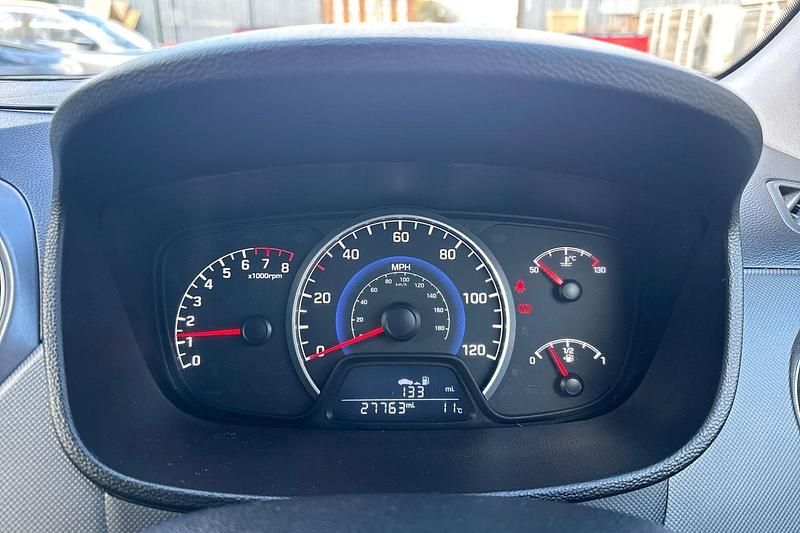 Used Hyundai i10 83 HP (61 kW) 2018 White Hatchback