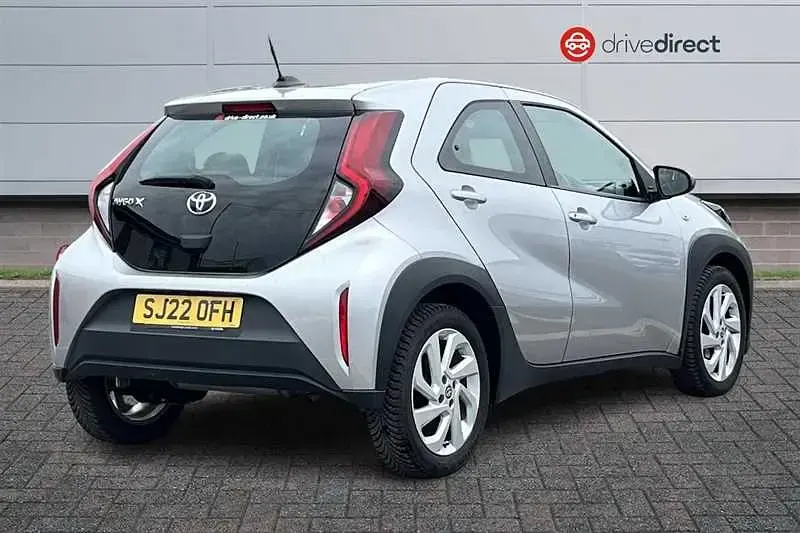 Used Toyota Aygo X PURE 72 HP (52 kW) 2022 Silver SUV