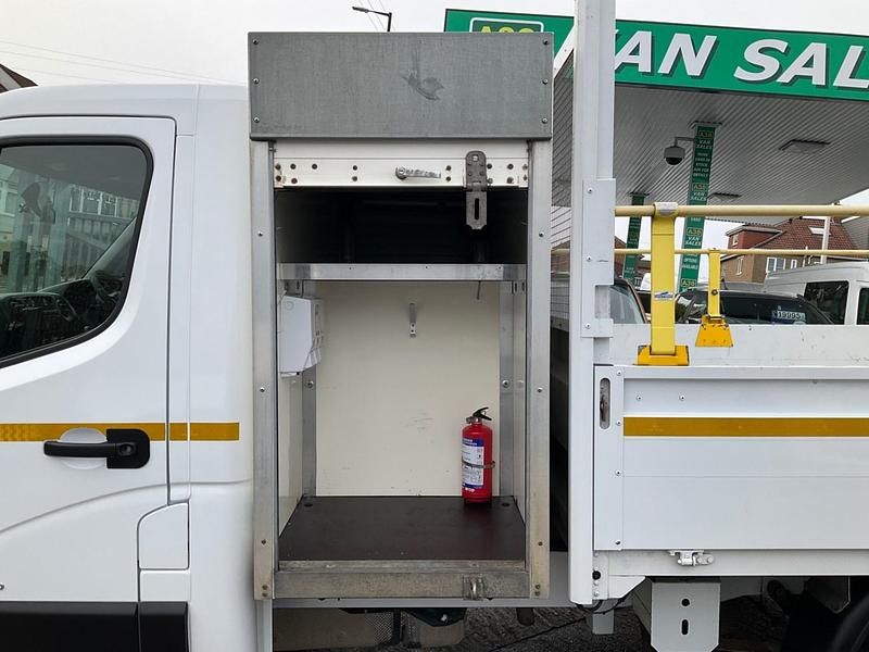 Used Vauxhall Movano 130 HP (95 kW) 2019 White MPV