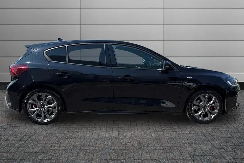 Used Ford Focus ST-Line 123 HP (90 kW) 2025 Black Hatchback