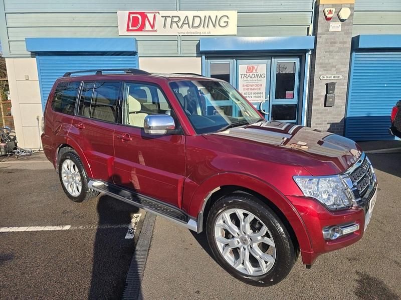 Used Mitsubishi Shogun 187 HP (137 kW) 2016 Red SUV