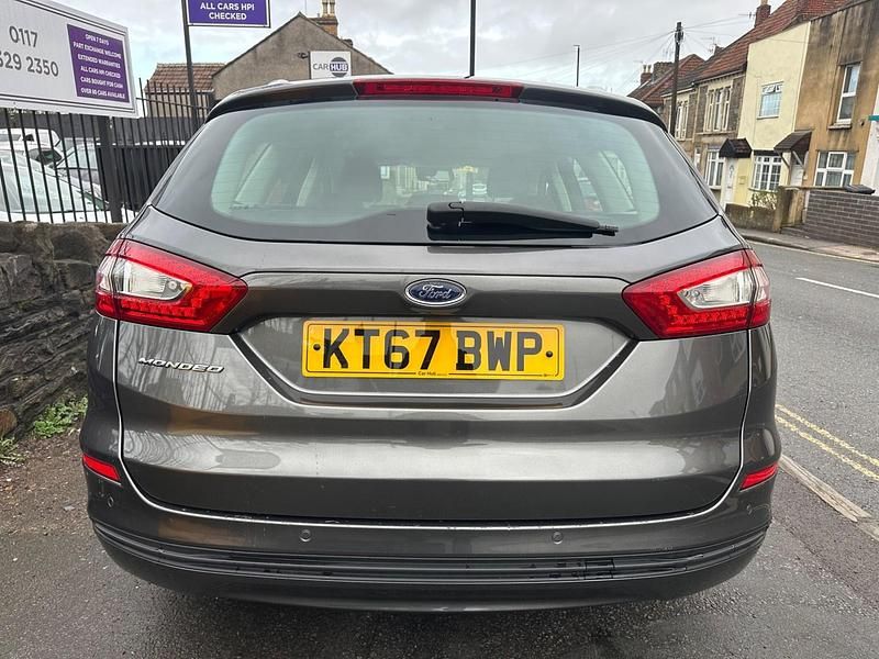 Usado Ford Mondeo Zetec 150 HP (110 kW) 2018 Cinzento Carrinha
