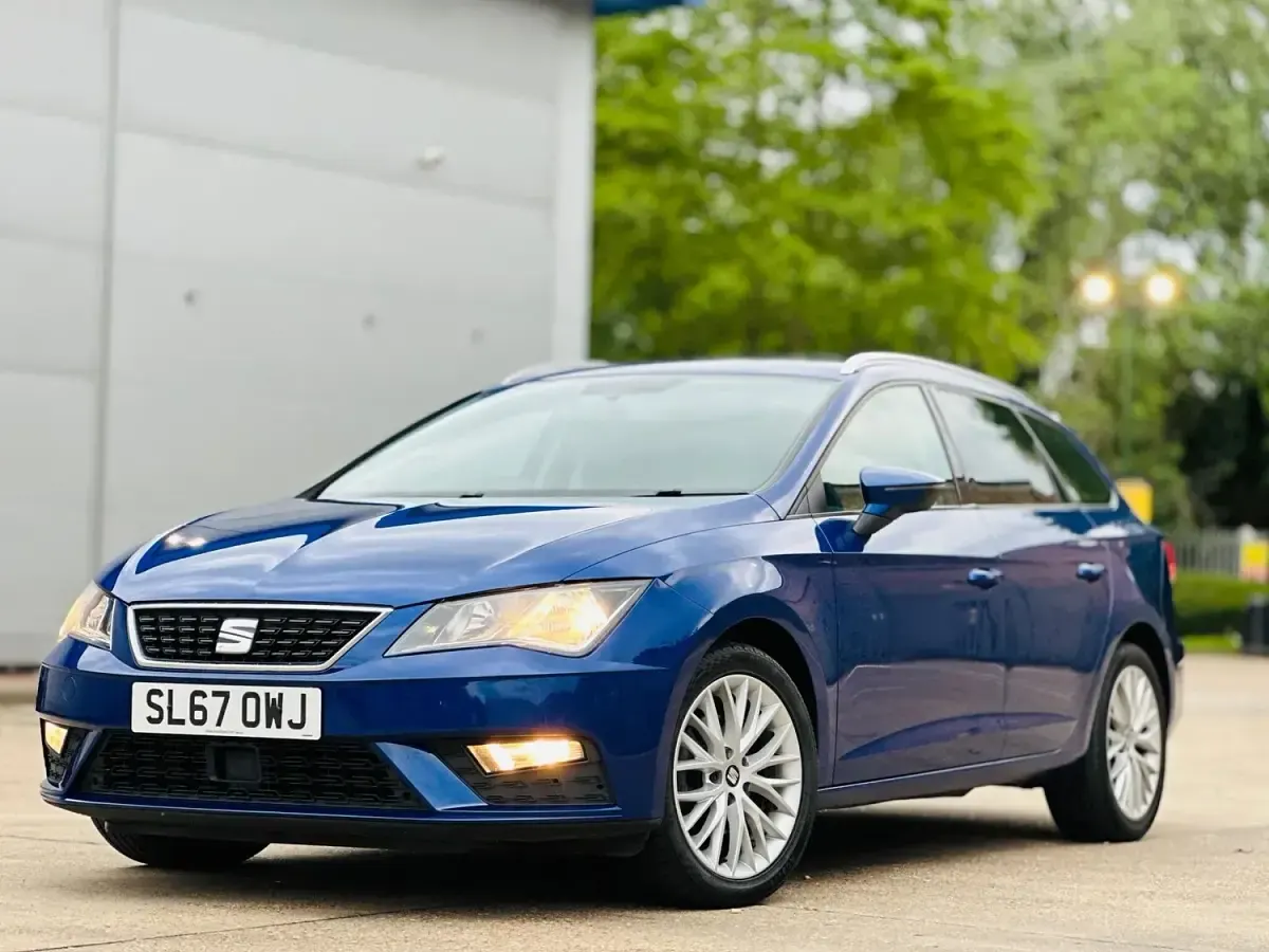 Used Seat Leon ST SE Dynamic 110 HP (80 kW) 2017 Blue Estate