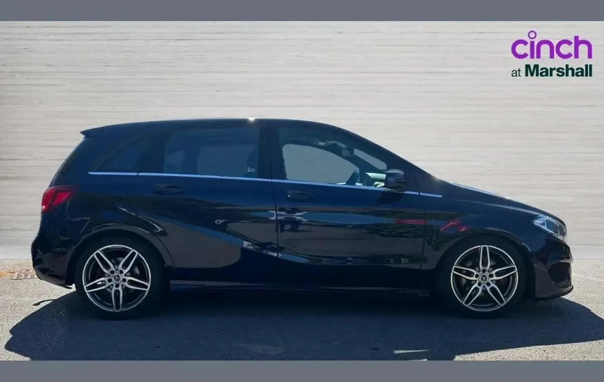 Käytetty Mercedes B220 Executive 174 HP (127 kW) 2018 Sininen Tila-auto