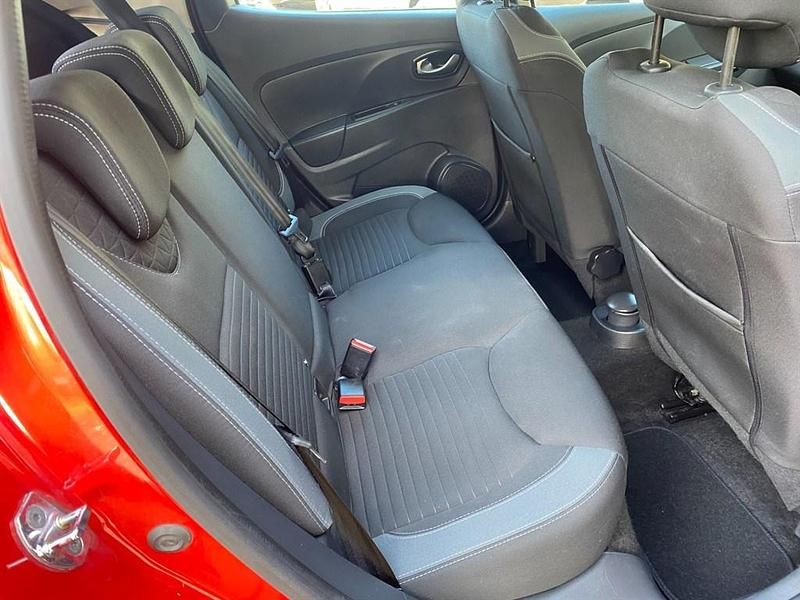 Used Renault Clio IV Dynamique 90 HP (66 kW) 2016 Red Hatchback