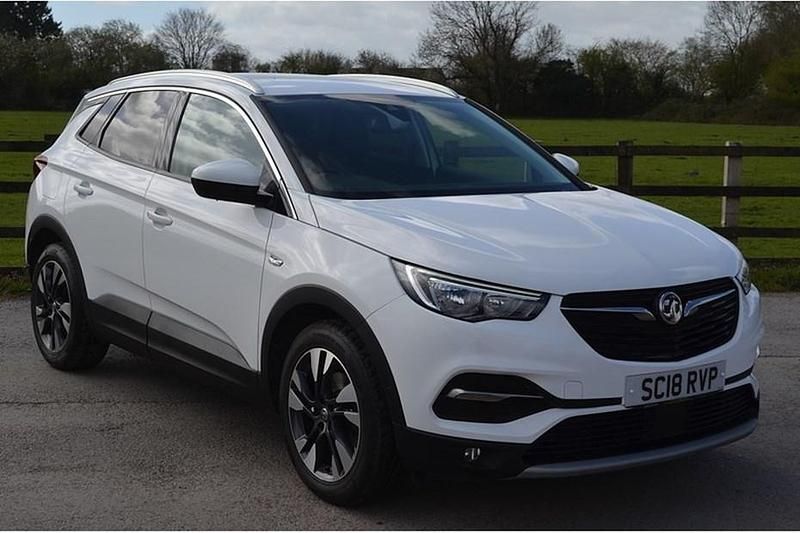 Used Vauxhall Grandland X Sport 130 HP (95 kW) 2018 White SUV
