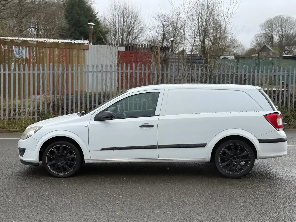 Used Vauxhall Astra Club 90 HP (66 kW) 2007 White Van
