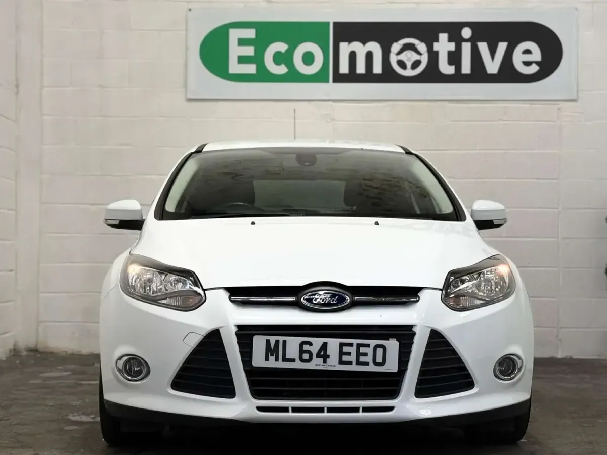 Usado Ford Focus Zetec 125 HP (91 kW) 2014 Branco Citadino