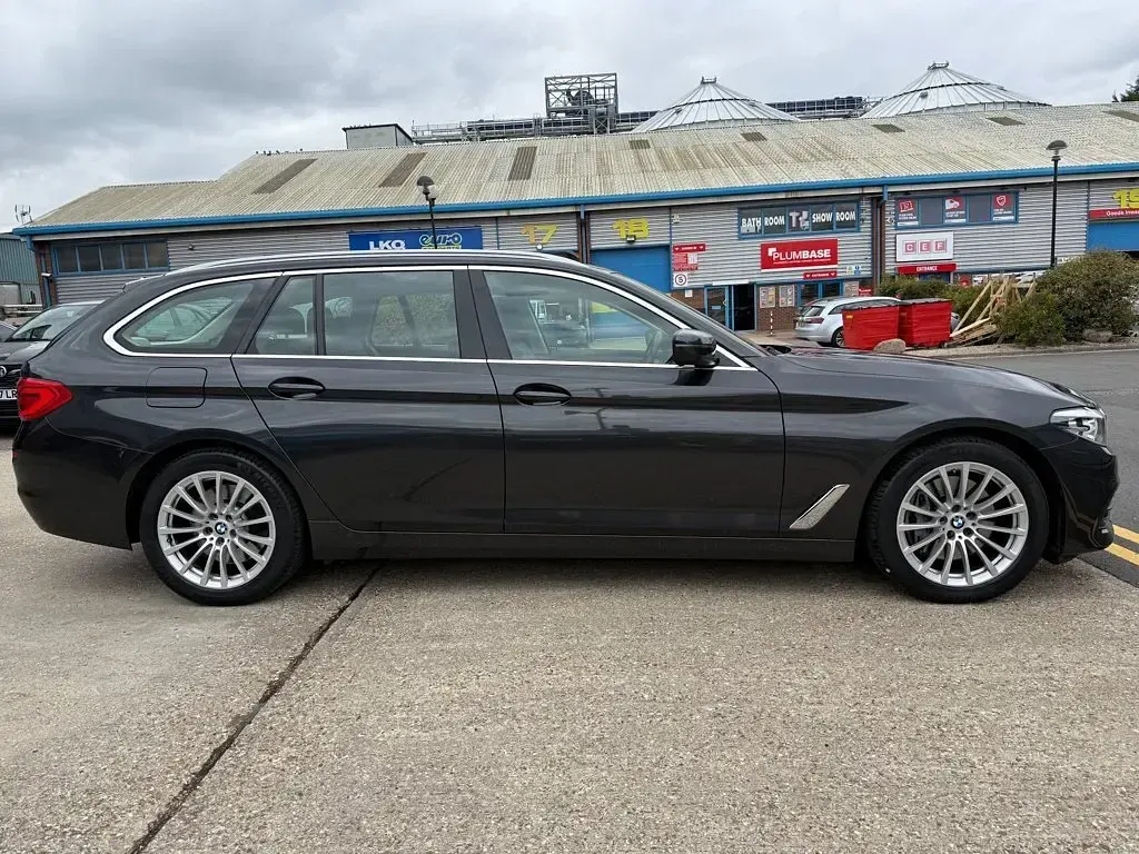 Used BMW 540 Comfort Edition 335 HP (246 kW) 2018 Grey Estate
