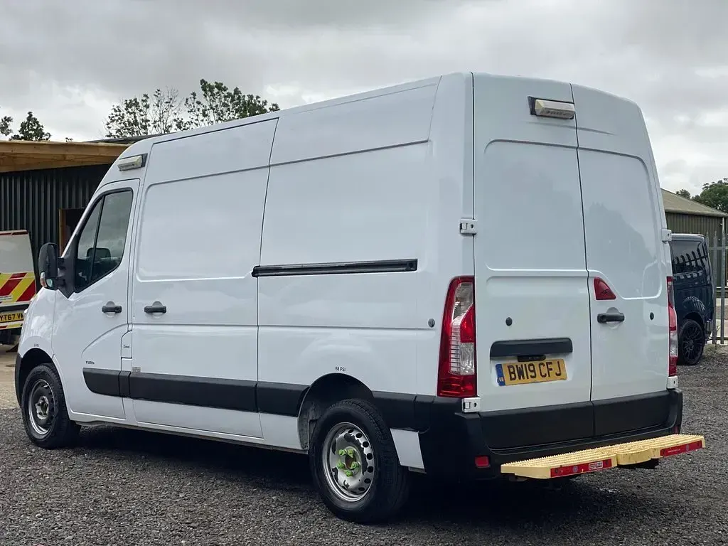 Used Vauxhall Movano 130 HP (95 kW) 2019 White MPV