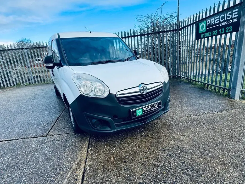 Used Vauxhall Combo 2014 White MPV